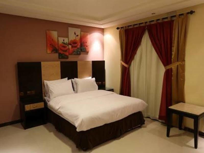 Tulip Al Rawdah Aparthotel 4*